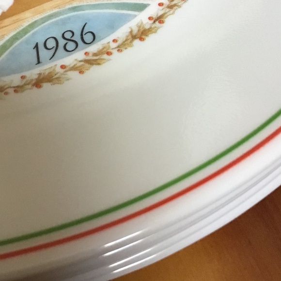 Corelle Vintage Christmas Plate Limited Edition 1986 Unused Holiday Dinnerware - Picture 6 of 8